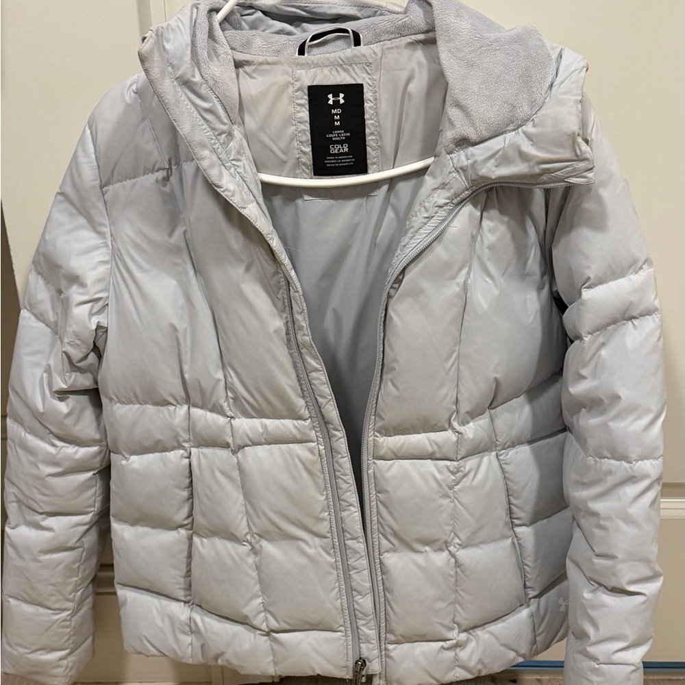 Under Armour Cold Gear Women's gray Puffer Jacket
Fleeced lined , very warm